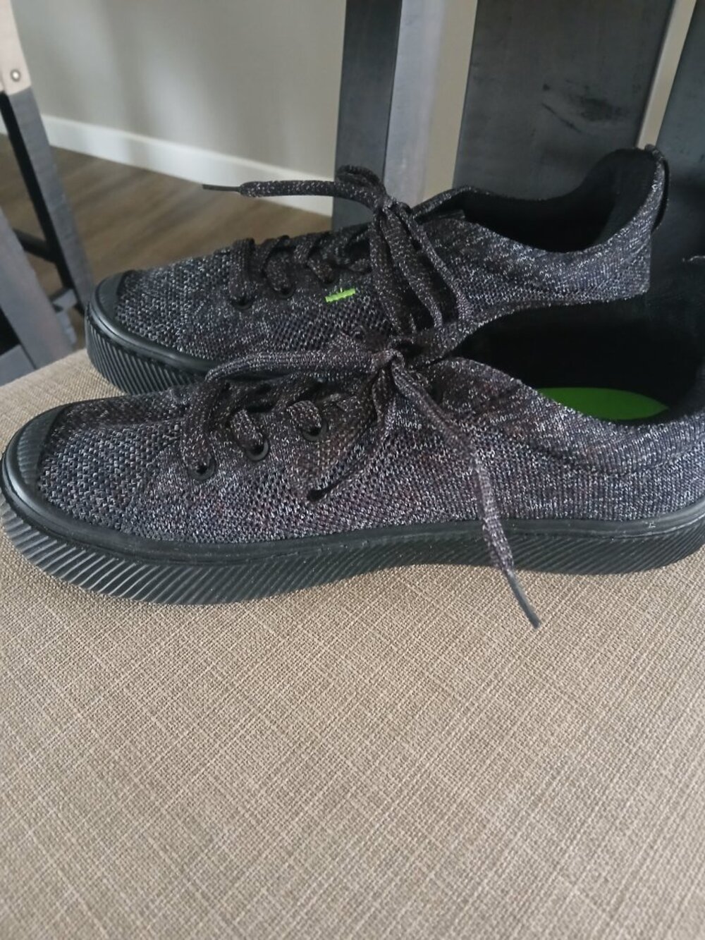 Cariuma Womens charcoal sneakers  Size 8